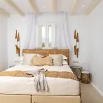 Villa Gold & White Maragkas