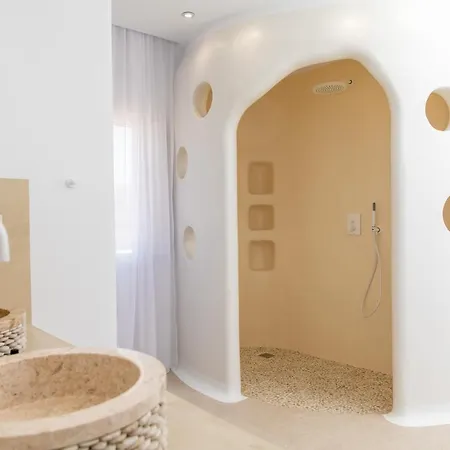 Gold&white Villa Maragkas