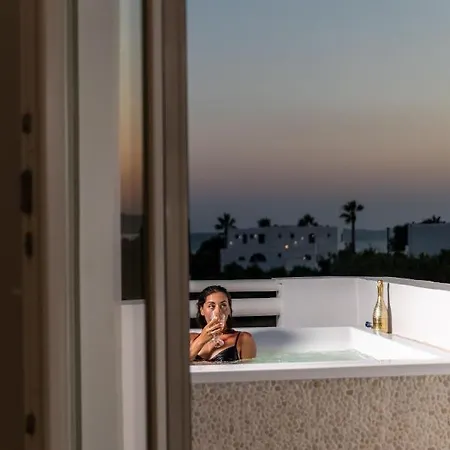 Gold&white Villa Maragkas