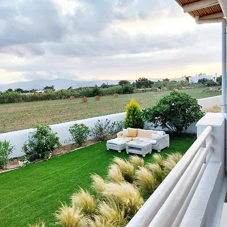 Gold&white Villa Maragkas