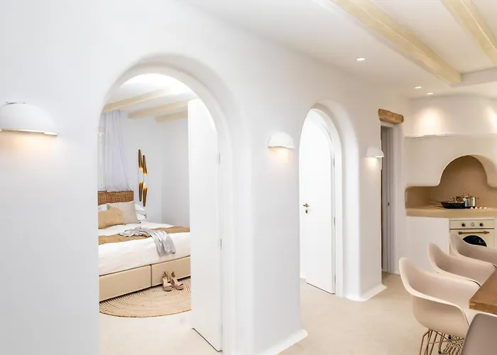 וילה Gold & White