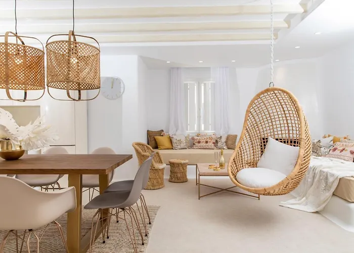 Gold & White וילה