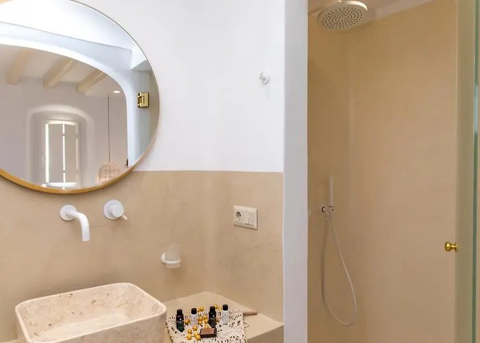 וילה Gold & White