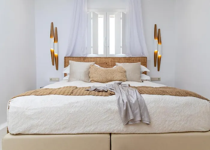 Gold & White * Maragkas