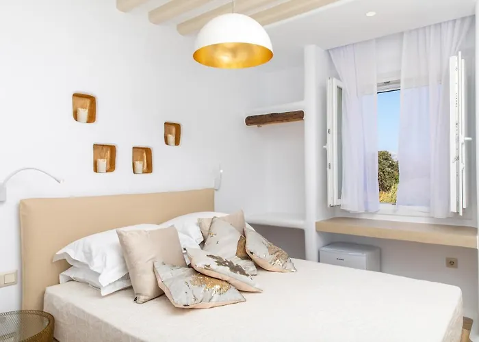 וילה Gold & White *