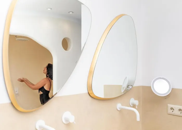 Gold & White * Maragkas