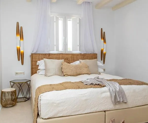 Gold & White Maragkas