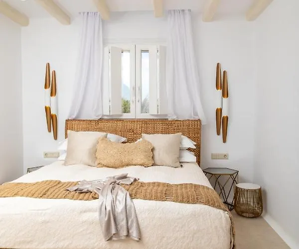 וילה Gold & White Maragkas