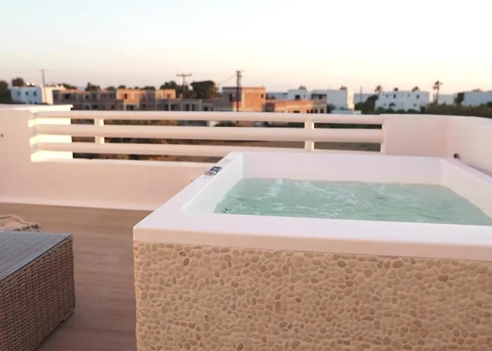 וילה Gold & White *