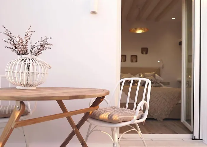 וילה Gold & White *