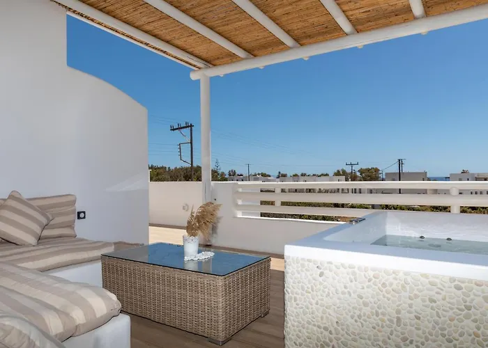 וילה Gold & White