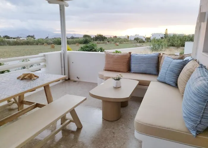 Gold & White Maragkas